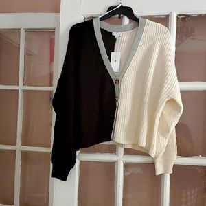 Plus-sized split color crop sweater